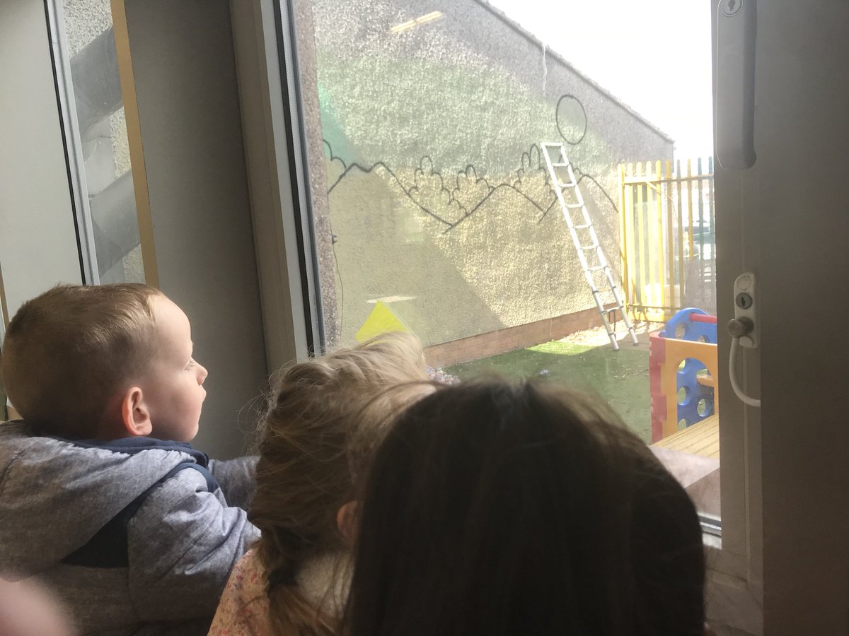 StNinsNursery's tweet image. We enjoyed watching the progress with our AM boys and girls! #muralprogress #stniniansnursery