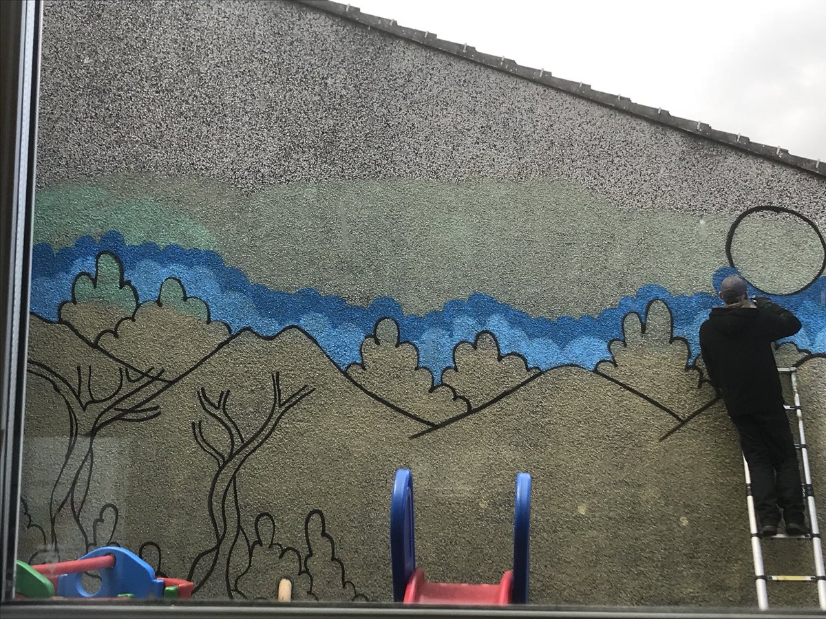 StNinsNursery's tweet image. It’s fairly coming on! #muralprogress #stniniansnursery