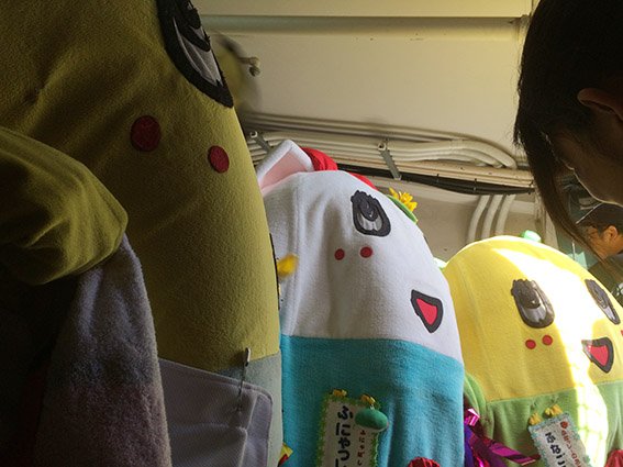 株式会社ラピート 公式 昨年の楽天の5回出演待ちの写真に とうとう見つけてしまった ごろーさん愛用ウィーラータオル なぜか 3梨でタオルの叩き合いになり ごろーさんが 振り返ってふにゃに怒りをぶつけてるシーンです ウィーラー愛はんぱない 株式会社ラピート 公式 昨年の楽天の5回出演待ちの写真に とうとう見つけてしまった ごろーさん愛用ウィーラータオル なぜか 3梨でタオルの叩き合いになり ごろーさんが 振り返ってふにゃに怒りをぶつけてるシーンです ウィーラー愛はんぱない