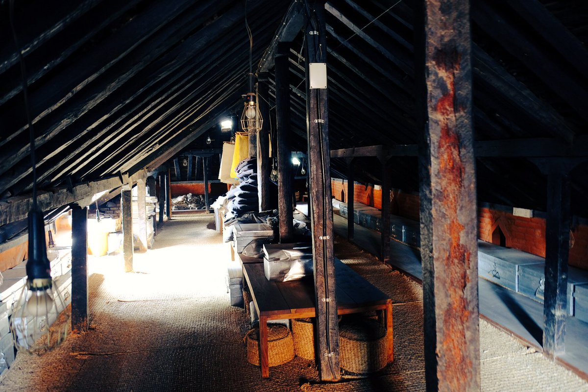野口健 على تويتر 宿の屋根裏部屋 屋根裏部屋って何でこんなにワクワクするんだろう 我が家の屋根裏 部屋 まだ手をつけていないけれど そろそろかな 古民家はブラックホール との忠告を受けていましたが にゃるほど 野口健 على تويتر 宿の屋根裏部屋 屋根裏部屋って何でこんなにワクワクするんだろう 我が家の屋根裏 部屋 まだ手をつけていないけれど そろそろかな 古民家はブラックホール との忠告を受けていましたが にゃるほど