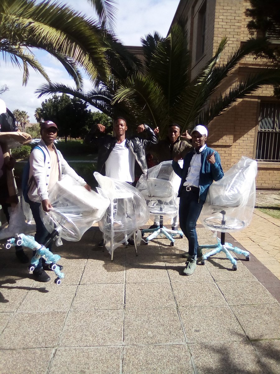 AVIEWERE1's tweet photo. ABOUT TO SET A STAGE FOR ALL OF OUR MEDIA PRODUCTIONS WHICH ARE JOURNALISM, PUBLIC RELATIONS, PHOTOGRAPHY AND FILM PRODUCTION...12 MAY 2018.
#creatingfutures
#futurecreatives
#WeAreCput
#CPUTMyfutureself
#MyCPUT
#CPUTOpenday2018
#Media https://t.co/CkpHwz7FNC