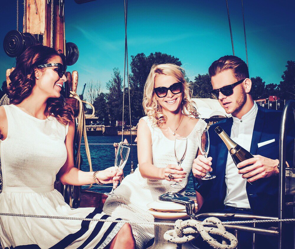 house_of_han's tweet photo. Friends + summer + yachts = ❤️ https://t.co/FWzMJuFE8h