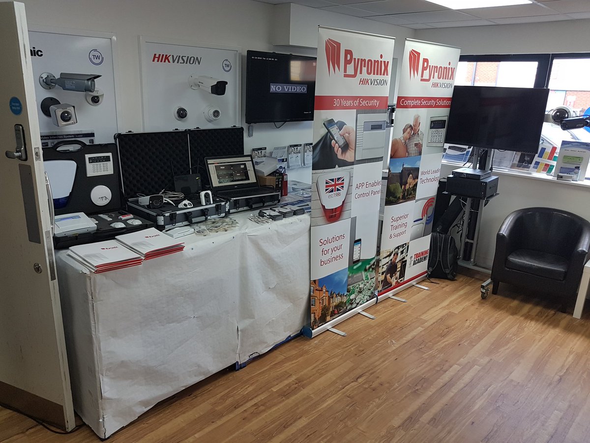 MrSimonReeve's tweet image. Busy start to the @twsecuritydist Derby trade counter day 👍🏻

Two new installers coming over to @Pyronix  with the #EnforcerV10, #ProControl+ and WiFi Cameras