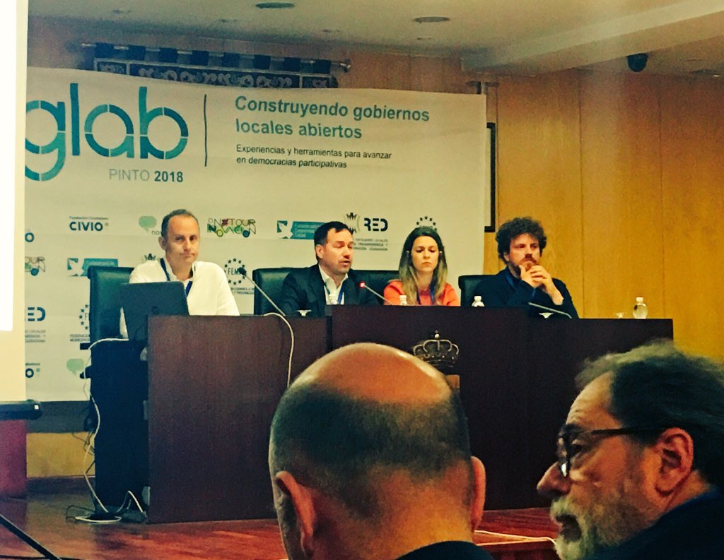 Udalkit's tweet photo. @ffranrojas coordina la mesa “Participación para la Creación de Políticas Públicas”. Eider Sarria habla de la experiencia de participación en @leioaudala
#glab2018 https://t.co/Mj6A7EiILf
