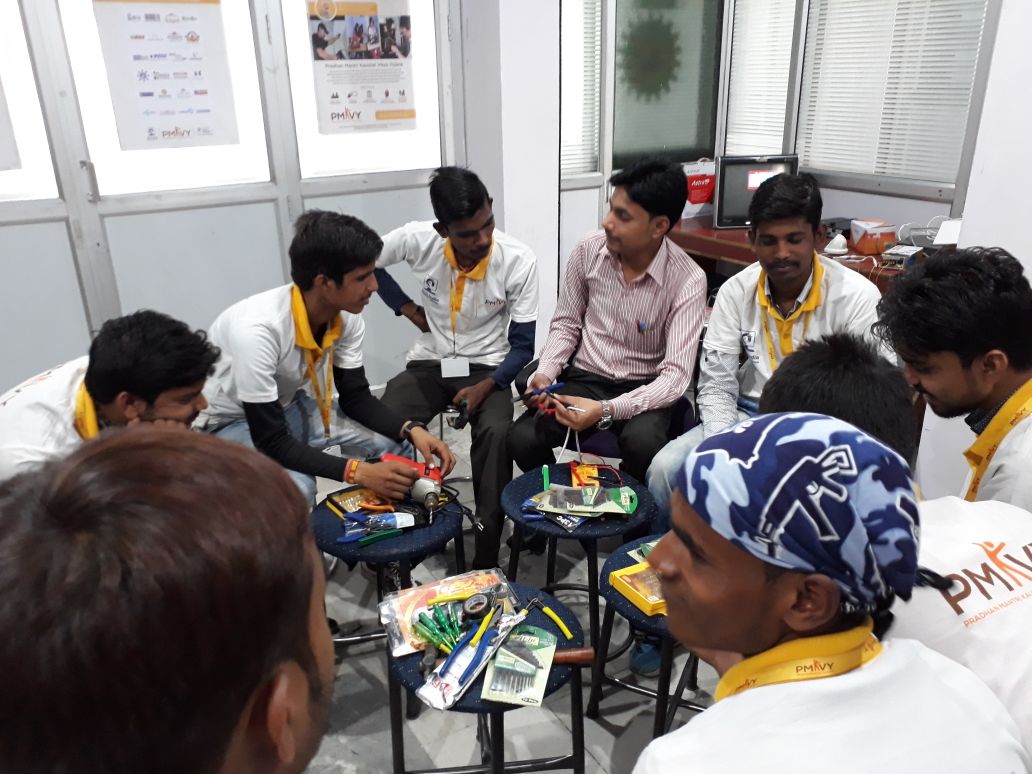 IcteLucknow's tweet photo. Our CCTV Trainer giving the demonstration of CCTV Tools @IcteLucknow @ictelko @PMOIndia @NSDCINDIA @MSDESkillIndia @dpradhanbjp @FollowESSCI @myogiadityanath @AnantkumarH #Skill4Jobs https://t.co/3nmPRmAt3G