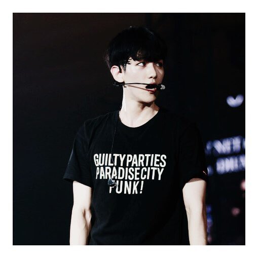 Lee__Min98's tweet photo. Мне хочется быть в фандоме EXO-L до последних дней его существования; хочется в старости с гордостью сказать внукам, когда те спросят про Exo: 

"Да, я была там".

Но больше всего мне хочется, чтобы эту, поистине уникальную "семью" не покидали.

#MTVBRKPOPEXO #PremiosMTVMiaw https://t.co/0ZDLsOC7tG