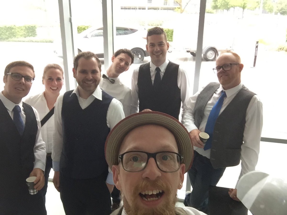 Baroesjko's tweet photo. Baroesjko in de @L1 studio voor een live bijdrage aan #L1mbotop100 straks tussen 14:00 en 15:00 live op radio en TV!! https://t.co/pEaEJe6AWf
