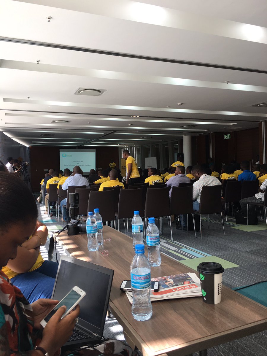 Zenamaajar's tweet photo. Young Tanzanian Innovators pitching their ideas to judges. Final Day at the EA Agri Innovation Event 2018 #HackTheWorld #hacktheworldDSM #TBLG #Bnbtz #tanzania https://t.co/HSjx32IE4s