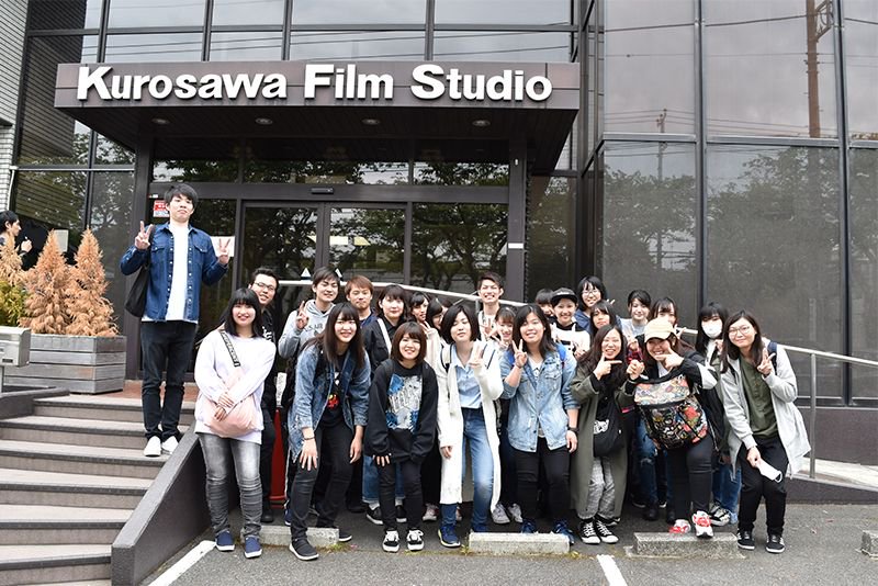 有名作品を手がけるプロの照明技師の方が、目の前でさまざまな照明を