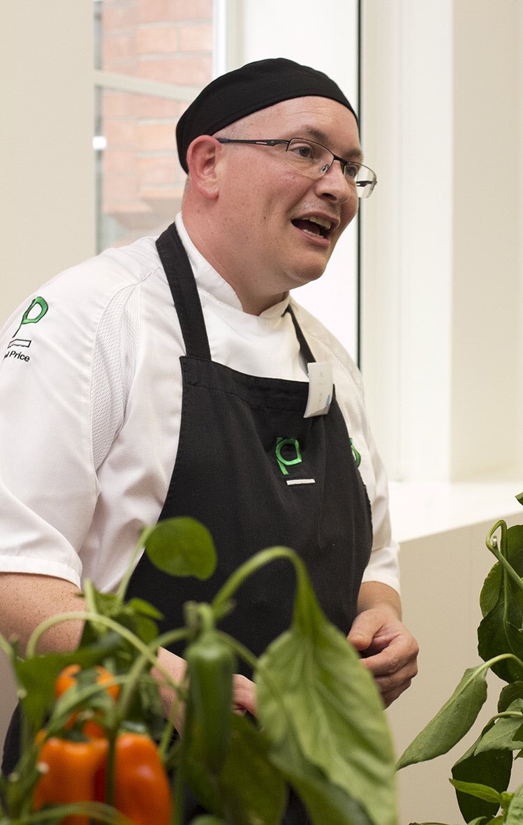 PrincipalsEdu's tweet photo. #ThrowbackThursdays to when our head chef Neil presented at the @HarbourandJones #chefandchat discussing vegetarianism. We make sure we incorporate plenty of fruit &amp; into our school menus. #beyondtheclassroom @ecowarriorscw @e4emagazine @chandco @AllergenAwareUK @TimesEducation https://t.co/Ya6Gypi7GP