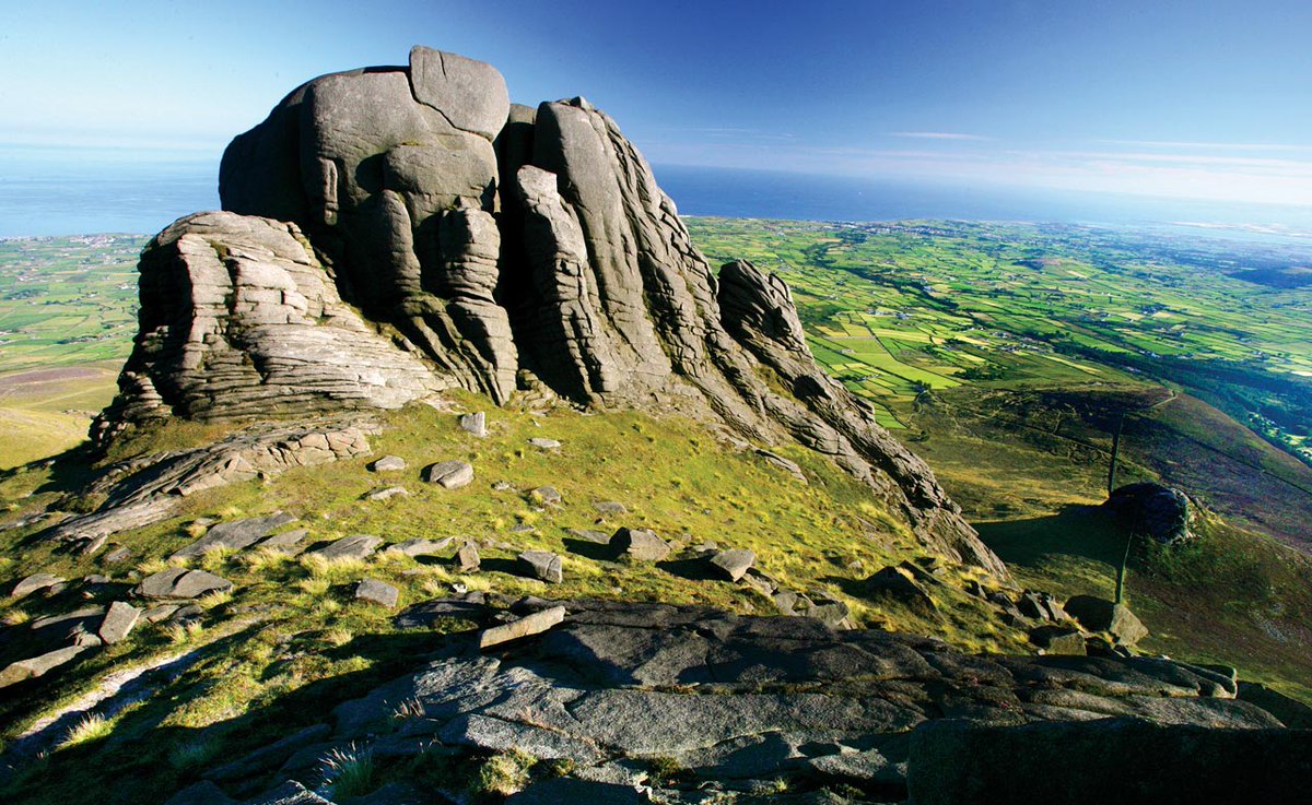  #DYK the Mournes are the highest mountains in N  #Ireland?! Made up of 12 mountains & 15 peaks! People say they are the inspiration behind Belfast born C S Lewis' Narnia!  @theirelandguide  @nmdcouncil  @MagicalEurope  #TheChroniclesOfNarnia  #NI  #Mournes  #Narnia  #CSLewis