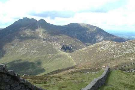  #DYK the Mournes are the highest mountains in N  #Ireland?! Made up of 12 mountains & 15 peaks! People say they are the inspiration behind Belfast born C S Lewis' Narnia!  @theirelandguide  @nmdcouncil  @MagicalEurope  #TheChroniclesOfNarnia  #NI  #Mournes  #Narnia  #CSLewis
