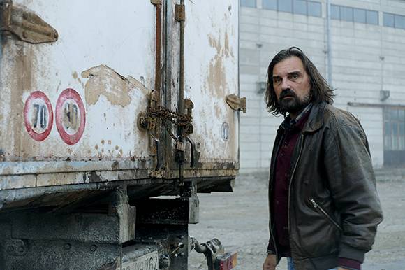 Screendaily's tweet photo. A van driver undertakes a dangerous journey across war-torn Kosovo in Ognjen Glavonić's quietly powerful drama - 'The Load' @Festival_Cannes review https://t.co/NB21Mza3wB https://t.co/Bk8Yd7ySFV