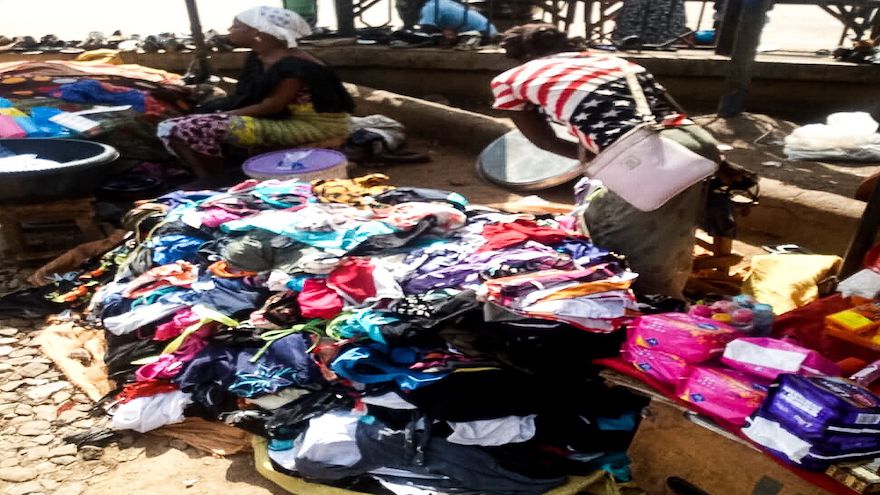 SolidGreen_SA's tweet photo. Malian textile designer Aboubakar Fofana on the hypocrisy of the fashion industry | Design Indaba #Sustainability #sustainablefashion, #whomademyclothes #trendforcasting https://t.co/8NeeziXq4Y https://t.co/ts2lnlfN1O