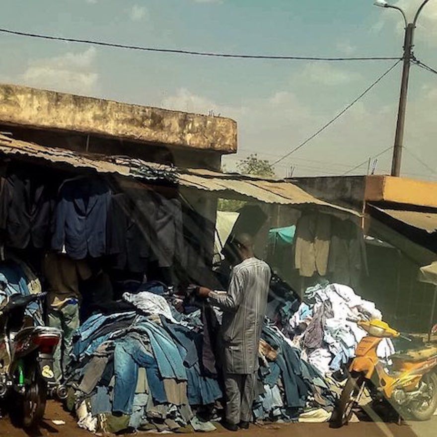 SolidGreen_SA's tweet photo. Malian textile designer Aboubakar Fofana on the hypocrisy of the fashion industry | Design Indaba #Sustainability #sustainablefashion, #whomademyclothes #trendforcasting https://t.co/8NeeziXq4Y https://t.co/ts2lnlfN1O