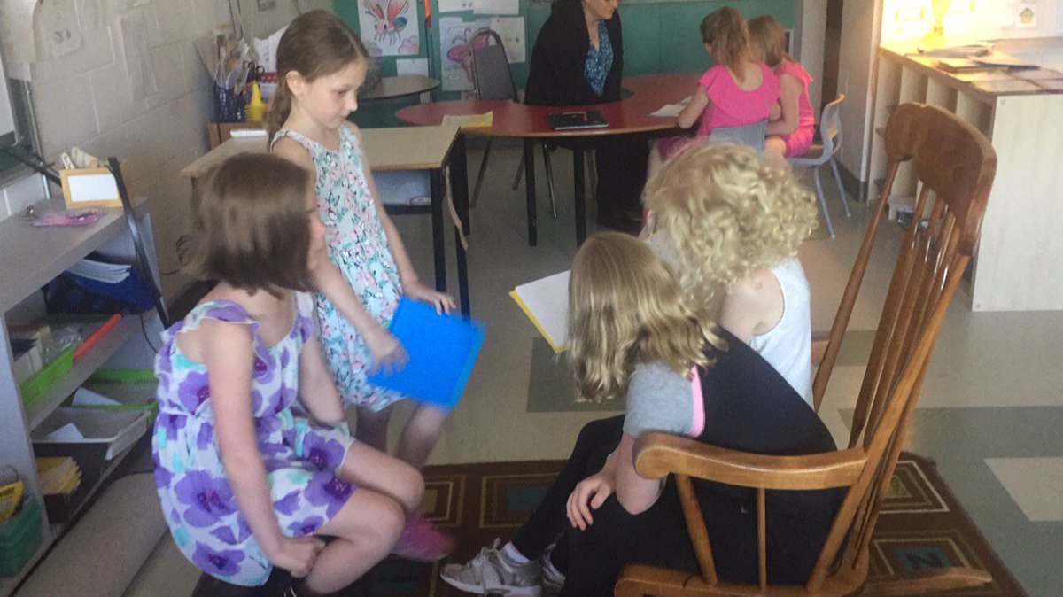 mmewilson234's tweet photo. We did lots of reading en français during our buddy blocks yesterday! #CathEdWeek @StJamesFinn https://t.co/32r7WFGHxh