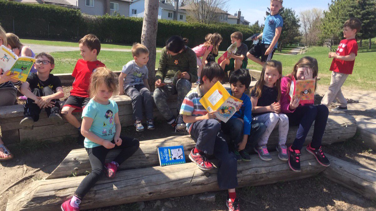 mmewilson234's tweet photo. We did lots of reading en français during our buddy blocks yesterday! #CathEdWeek @StJamesFinn https://t.co/32r7WFGHxh