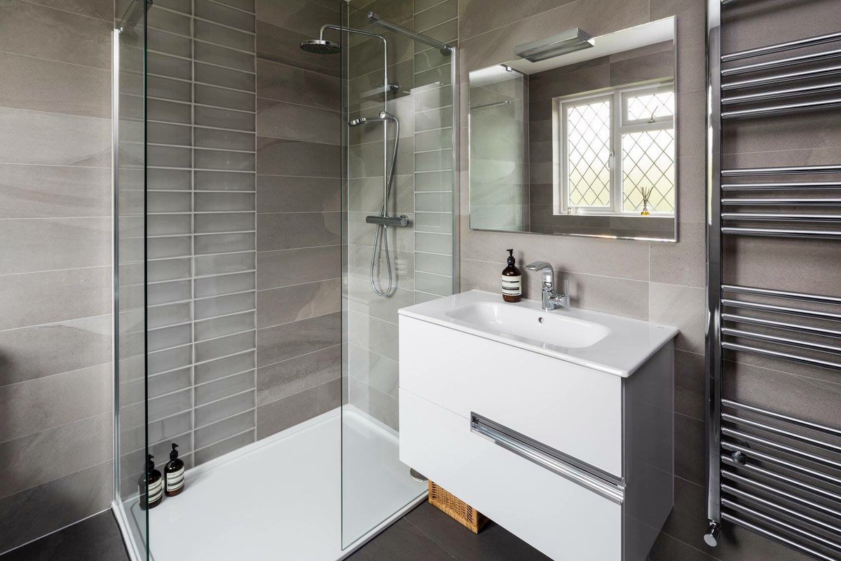 LinearLondon's tweet photo. Take your bathroom to the next level with this unique design by Linear London ! 

#interiordesign #bathroom #bathroomgoals https://t.co/Mr0929PsnV