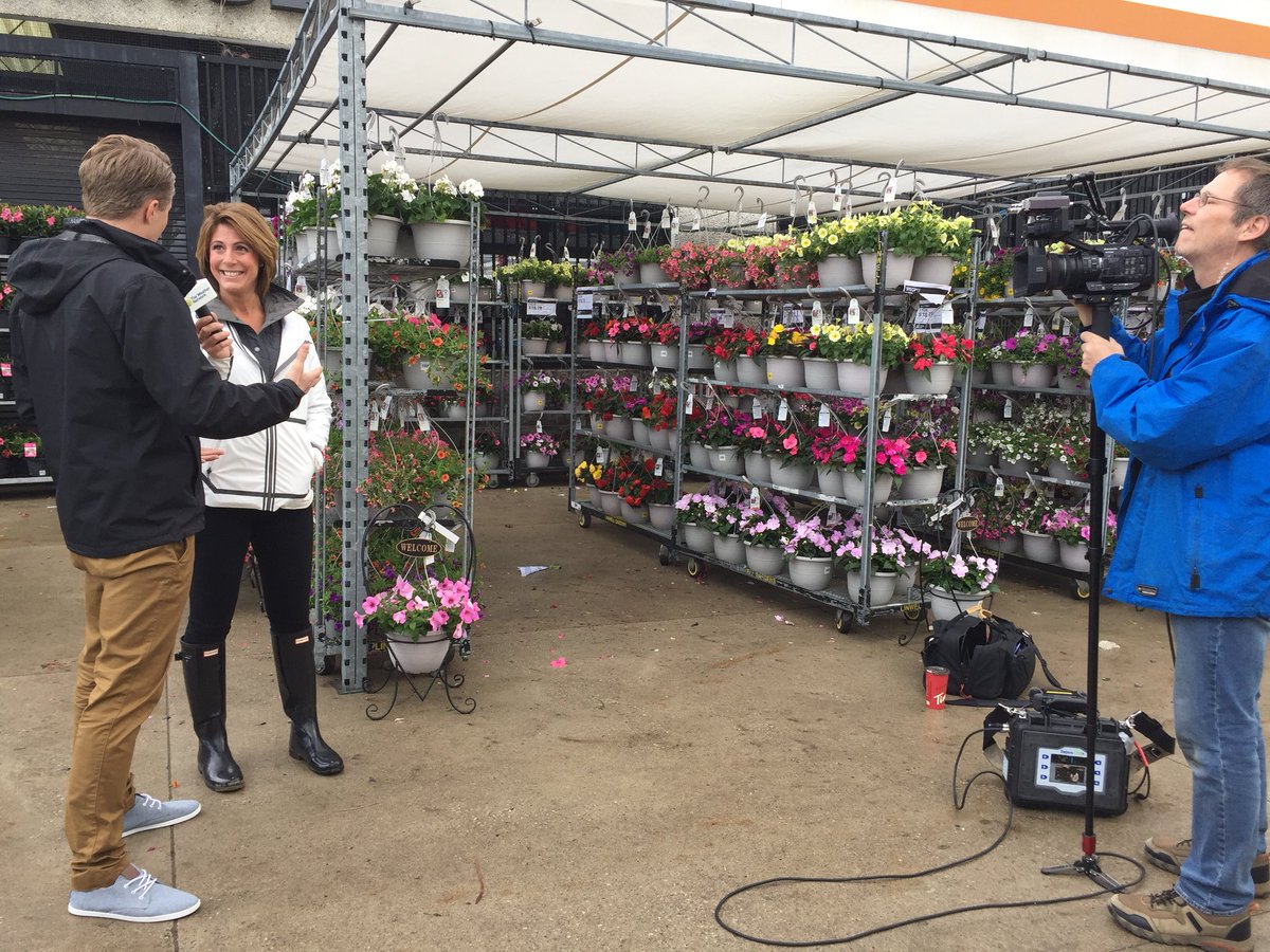 sydborton's tweet image. We’re at Home Depot this morning talking about #Biomax for #InternationalCompostAwarenessWeek! 🌱 @pthomeandgarden @promixgardening Tune into @weathernetwork to learn more! 💐