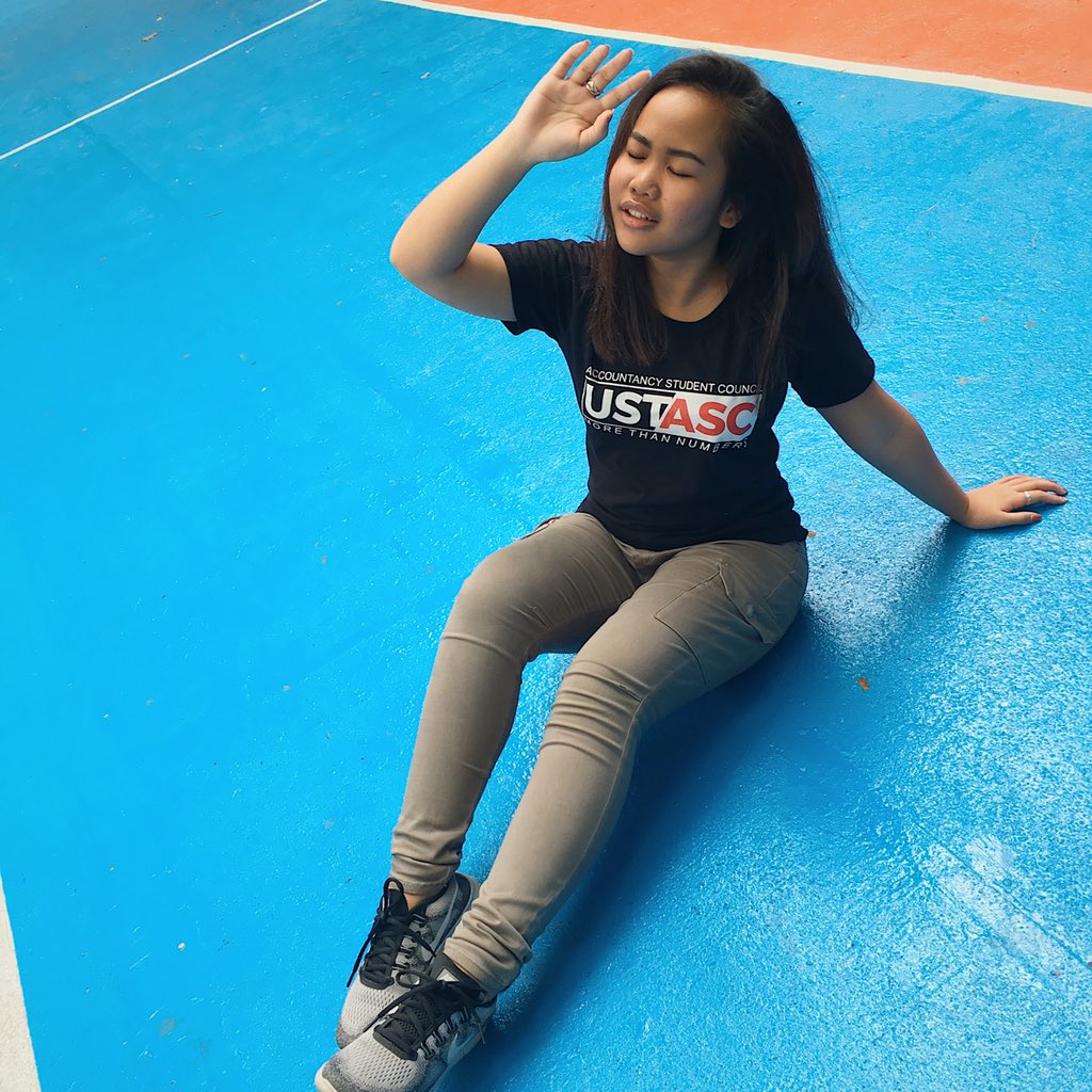 milleyjnachuchu's tweet photo. yung kunwari nasisilaw ka kahit wala namang araw HAHAHAHAHA
#SIRKULO2018 https://t.co/ZDuEHRFq6g