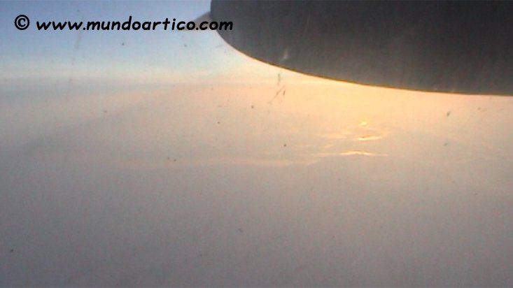 Vídeo del vuelo sobre la banquisa del mar de Kara durante la expedición al Polo Norte Geográfico en 2002. Puedes ver el vídeo aquí: goo.gl/MHSPxT
#vacaciones #Viajes #aventura