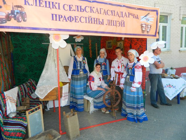 kletskspl's tweet photo. 8 мая в г. Борисове состоялся областной праздник, посвящённый 73-летию Победы советского народа в Великой Отечественной войне.На интерактивных площадках учреждений профобразования в рамках областной акции «1945-2018: Я памятаю. Я ганаруся!» участвовали и наши учащиеся и педагоги. https://t.co/pZqxhQYuqx