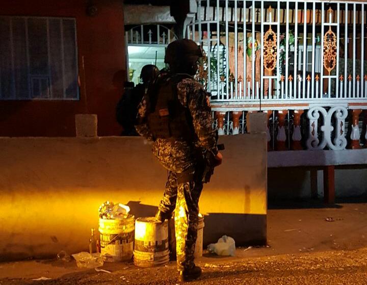 policiadepanama's tweet photo. “Hoy sacamos de circulación a pandilleros en Colón junto al @PGN_PANAMA ”, mencionó en DG Omar Pinzón. https://t.co/QDd6XwsWOh