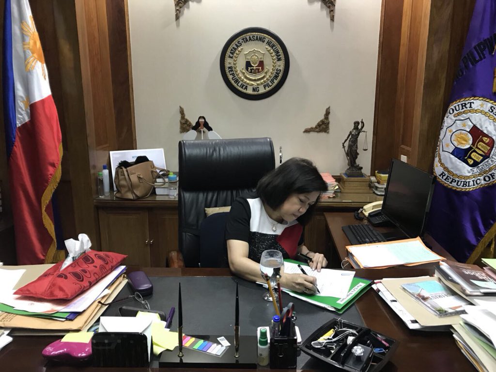 leeleefram's tweet photo. Standing by you for the "salvation" of the politicized institution that you want to serve with courage, honesty and dignity. I'll make my voice be heard . Now isn't the time for silence and apathy! #LabanCJ https://t.co/hoQaLbp40I