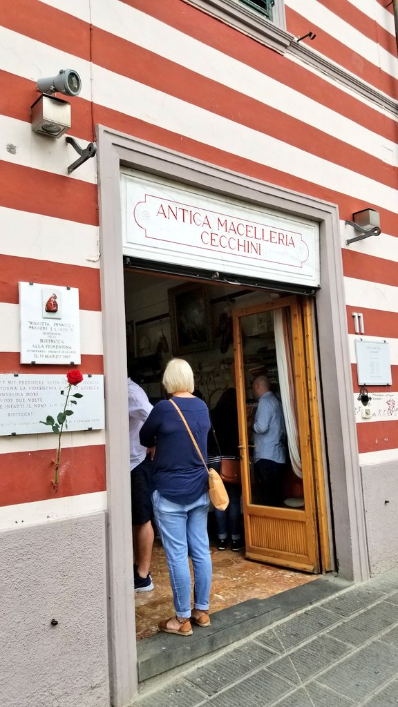 MTLWINEGUY's tweet photo. Taking bringing your own wine to the next level with Giovanni Manetti gifting us these 2 bottles to enjoy with our lunch at Officina della Bistecca #GrazieGiovanni #Perfectpairing #Panzano #Fontodi #ChiantiClassico #FontodiSyrah #MeatSweats https://t.co/WMfHFwd66E