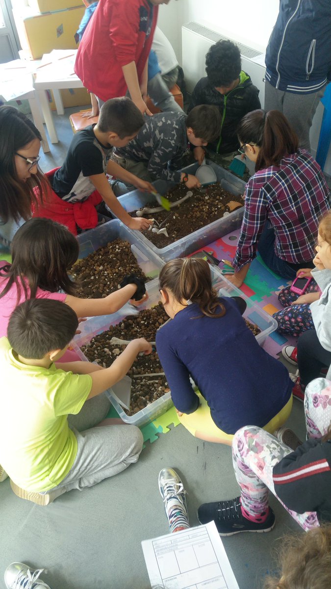 DidaMuNDA's tweet photo. Oggi piccoli #archeologi al lavoro al @MuNDAMuseo! Eccezionali!😁🤠🤠🤠
#abruzzo #10Maggio #museo #KidsCreativeLab #Kids #archeologia
@didatticando @MuseoArcheoCa @Archeokids @museiincomune @YourAbruzzo @MuseoArcheoSA @ArcheoLogica https://t.co/wh3TE9UX2U