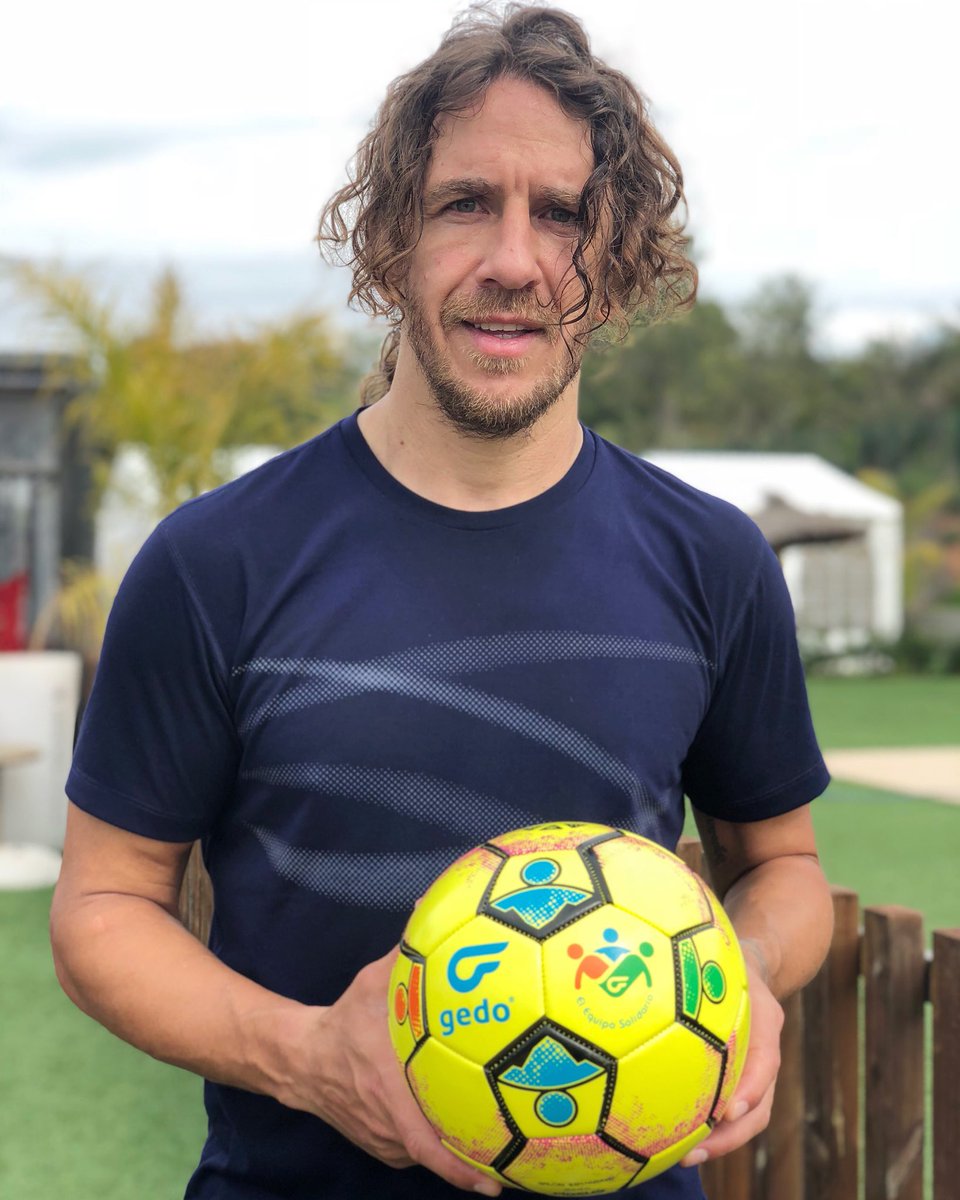 GedoNicePeople's tweet photo. #AJoaquinNoSeLePuedeDecirQueNo, y el tiburón 🦈 @Carles5puyol lo sabe 😂 🤩 ... #FútbolParaTodos #NicePeople @joaquinarte  

#QueremosDonar40.000Balones
#ComprasUno #DonamosOtro #Fútbol #Amigos #Compañeros
#futbolistas #Solidaridad #Valores https://t.co/weqKR3bGUc
