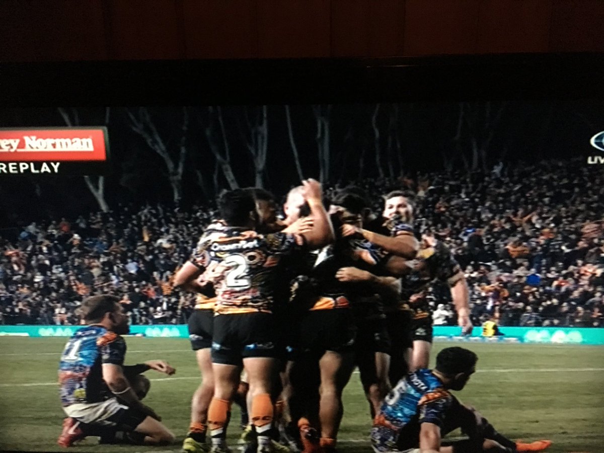 Who said suburban grounds are dead! #NRLTigersCowboys #Leichhardtoval #tigers @WestsTigers @NRL @BuzzRothfield