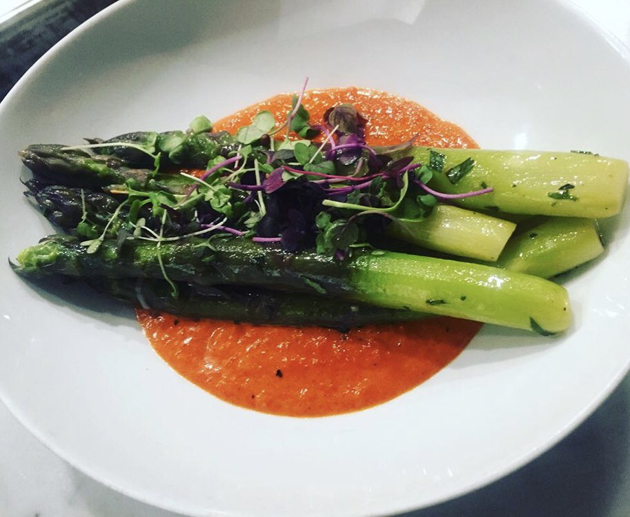 Purple asparagus + red pepper coulis #veganversion #maison208 <a href="/SylvaSenat/">Sylva Senat</a>