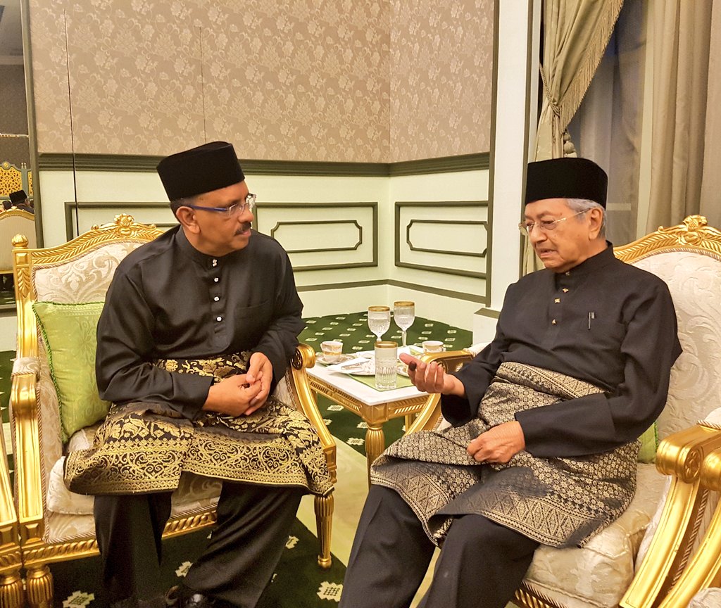 DrAliHamsa's tweet image. Suasana sebelum Istiadat mengangkat sumpah jawatan Perdana Menteri yang dijangka diadakan 9.30 malam ini. 

@chedetofficial