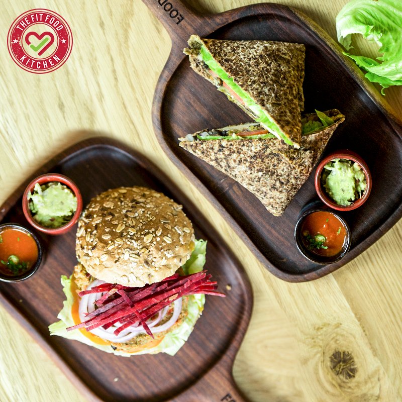 On diet but still craving #burgers? Try this 'healthy' burger. #VeganBurger & #Mexicanburger served in whole #wheat rye bun

#burgerlover #mexicanburger #healthyburger #jlt #healthy #burger #instafood #instafit #instagram #mydubai #dubaifit #vegan #mydubai #jltdining #dubaimarina