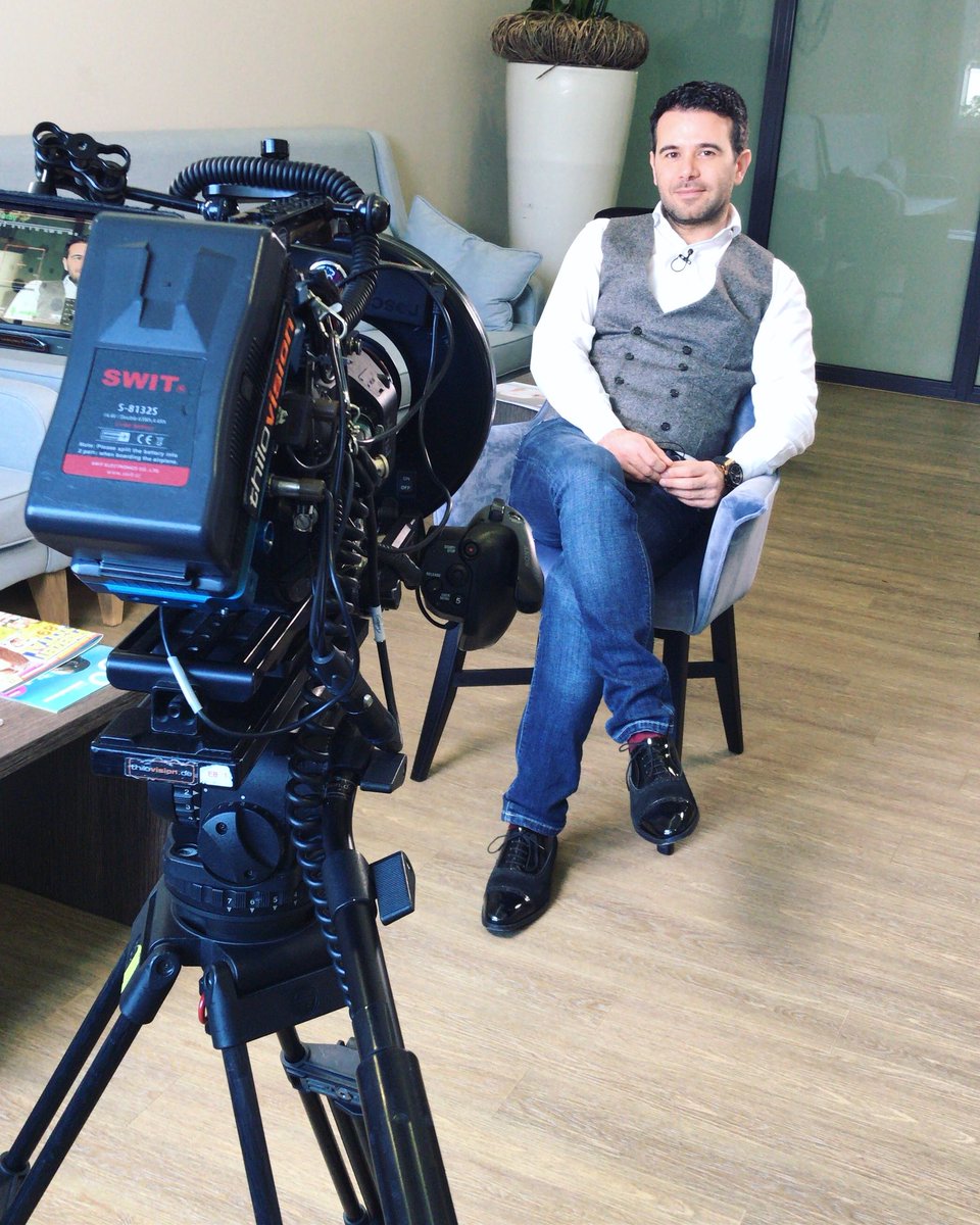 medicalinn's tweet photo. Dr. Atila im RTL Interview

#medicalinn #dratila #atila #düsseldorf #köln #aesthetics #beautydoc #silikon #breasťaugmentation #implants #schönheitschirurg #breast #breastisbest #beauty #rtl #suisse #zurich #luzern #breastimplants #brustvergrößerung #fettabsaugung https://t.co/CVPGjq5GAz