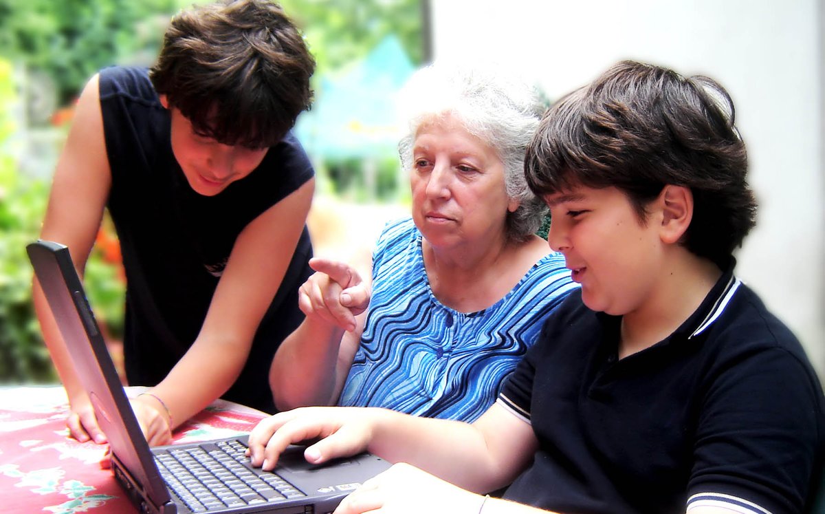 intalent_udc's tweet photo. Do you know #GeriaTIC? 🤔
It's a project which proposes the use of wearable technologies for active aging 👴🔝👵
GeriaTIC is co-financed by @axenciaGAIN through the #ConectaPEME Programme provided with #FEDER funds from the @EU_Commission
➡ https://t.co/oaQC7SoMdp
@UDC_gal https://t.co/gHO8zXBv7E