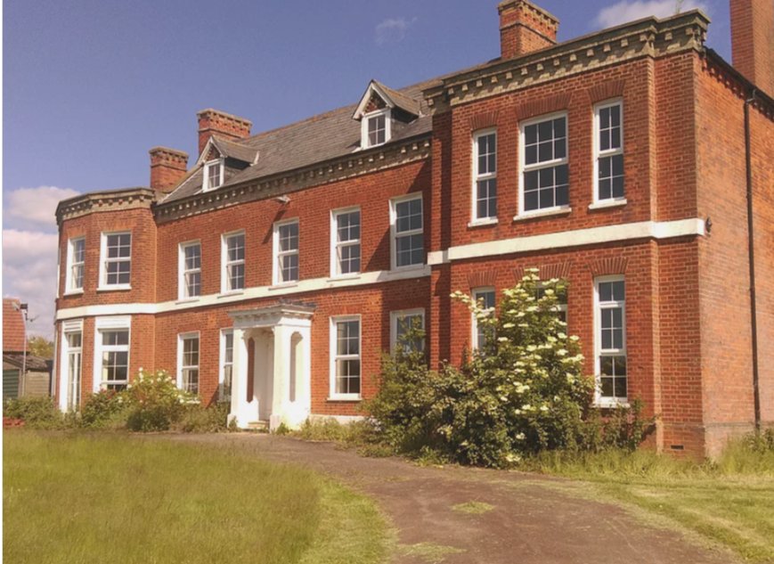 <a href="/JeffHenryUK/">Cllr Jeff Henry</a> My favourite building in the borough is the Old Rectory in #BowersGifford.

basildonhistory.wixsite.com/essex/oldrecto…