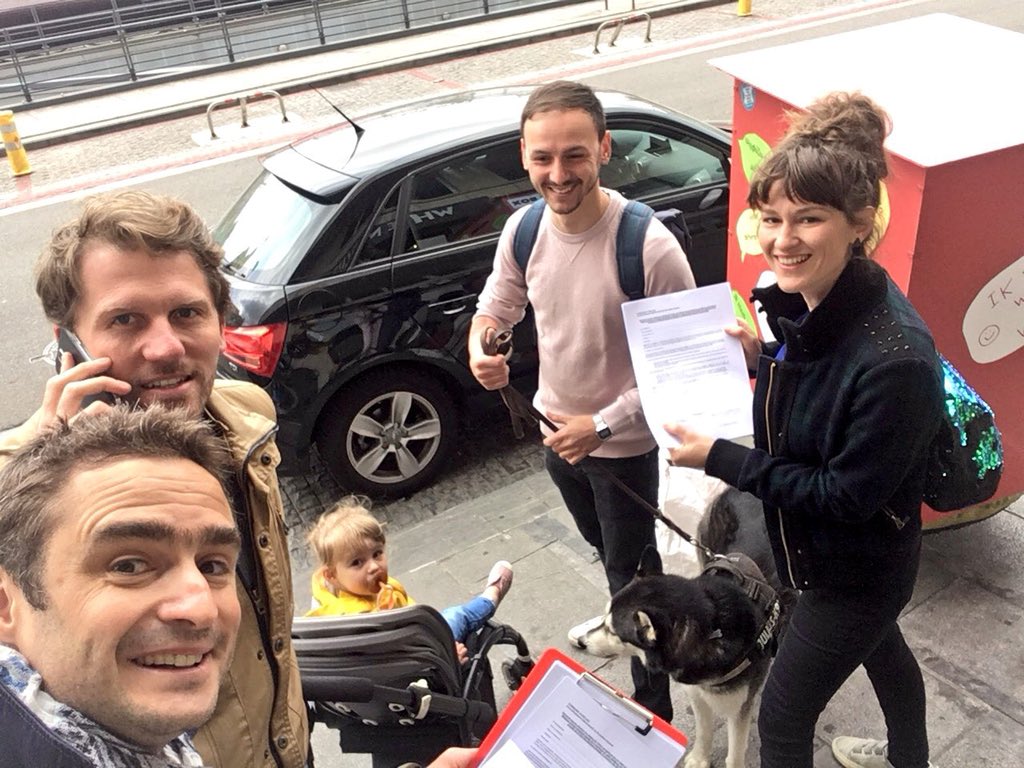 ecoloxl's tweet photo. Because it isn’t anymore an option to have only 1 on 10 of 35.000 non🇧🇪ixelles residents registered on elector’s lists🗳

The Commune is not doing enough for democracy😍 so @ecoloxl @GroenElsene are helping Ixelles people to become citizens!

Dozens registered this morning!🤩 https://t.co/Cc2pCXzfH5
