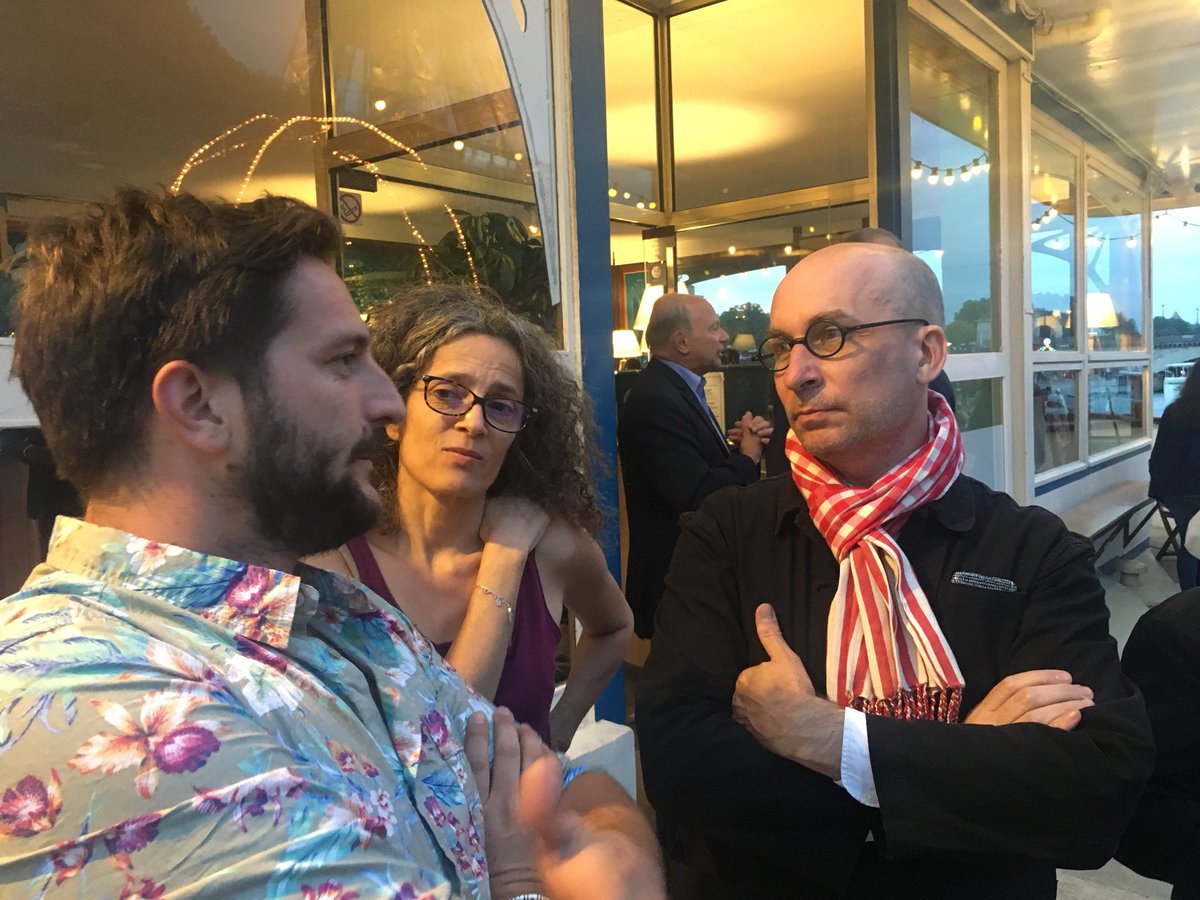 Fredhoc's tweet photo. Ouverture hier soir de la terrasse du Bal de la Marine au pied de la Tour Eiffel sur les berges piétonnes de la Seine... A découvrir ! #LesNuitsParis https://t.co/hXuSxdjEqz