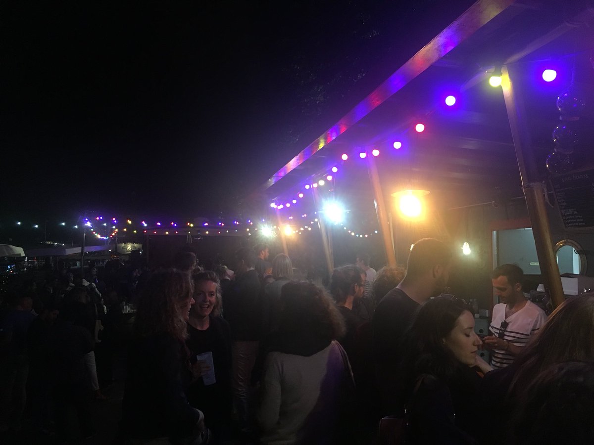 Fredhoc's tweet photo. Ouverture hier soir de la terrasse du Bal de la Marine au pied de la Tour Eiffel sur les berges piétonnes de la Seine... A découvrir ! #LesNuitsParis https://t.co/hXuSxdjEqz
