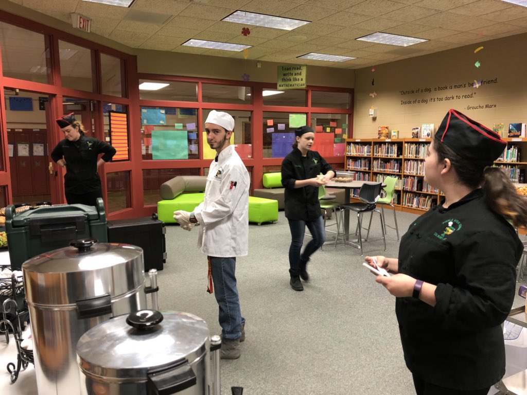 DoerDi's tweet photo. Hanging out with the @GBPreble Culinary team as they prepare for our State of the District event at @greenbayschools https://t.co/hkCUC11HmV