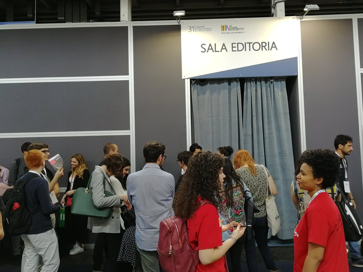 editoriaUnicatt's tweet photo. Quasi pronti, in attesa di occupare la Sala Editoria per l'ultimo incontro di Editoria in Progress proprio al @SalonedelLibro ๐๐ Editoria e TV. Serie e molto altro = da non perdere! #SalTo18 #EIP2018 #AreaEditoria https://t.co/2xOZpgGJxr