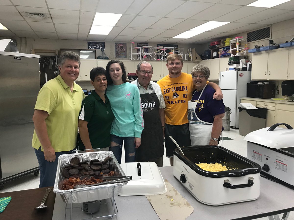 maggie_gilliam's tweet photo. Teacher Appreciation week is a family affair at the Rock. Thanks to Ms. Adams and her fam for cooking a delicious breakfast for us! #frmspride #frmsvalueseveryone #gravyandbiscuits https://t.co/MFdK3Pb8Eu