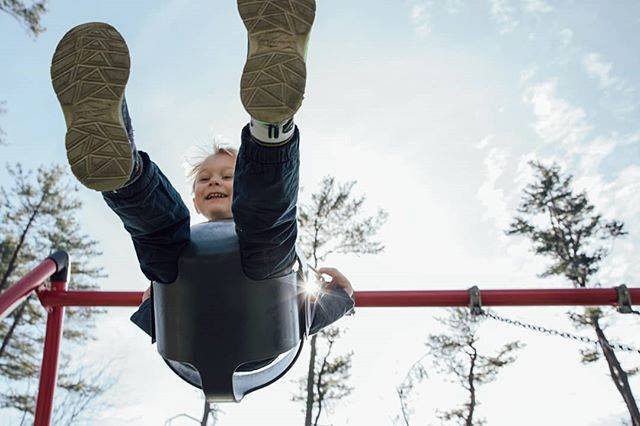 'Mom push my higher so my feet fly over the fence!' Love how the sun demanded a presence. . . . . #worldoflittles #our_everyday_moments #dearestviewfinder #clickmagazine #my_magical_moments #theeverydayportrait #thatsdarling #pixel_kids #thelifestylecoll… ift.tt/2I8XwKt