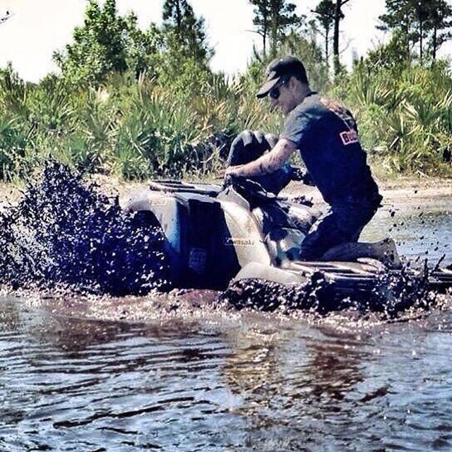 BuckedUpApparel's tweet photo. “Missing these days.” @danieljay_fl
#mcm #tbt #me #bruteforce #4wheeler #mud #muddy #mudlife #flogrown #fun #atv #quadlyfe #muddaddicts #florida #buybuckedup #getbuckedup stay #buckedup https://t.co/tnVciGzwAp