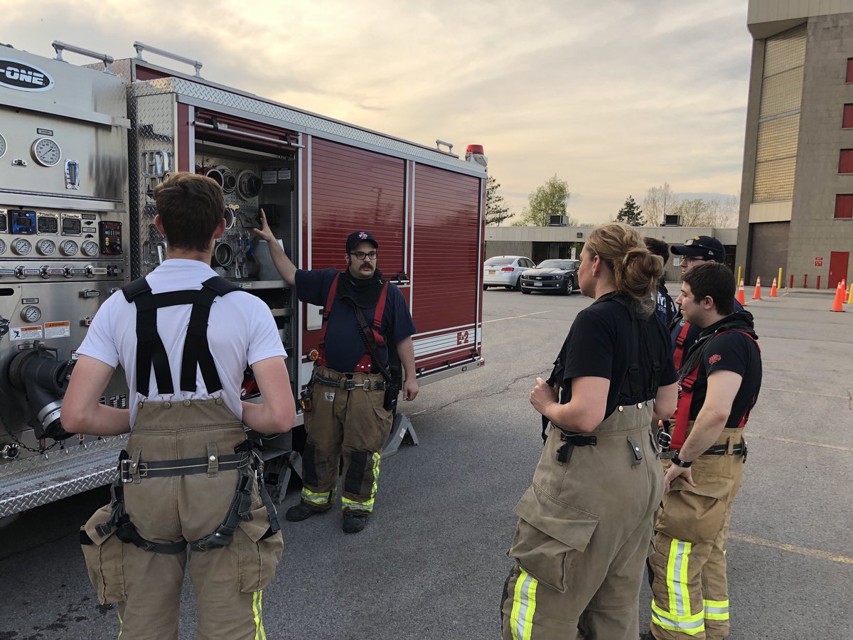 FirstLineLead's tweet photo. Last night I had the opportunity to work with some of our Probies from @SnyderFire. Take every opportunity to train the next generation how you want them to work. #Training #FirstLineLeadership #SnydersBravest https://t.co/jVqBjaEcKg