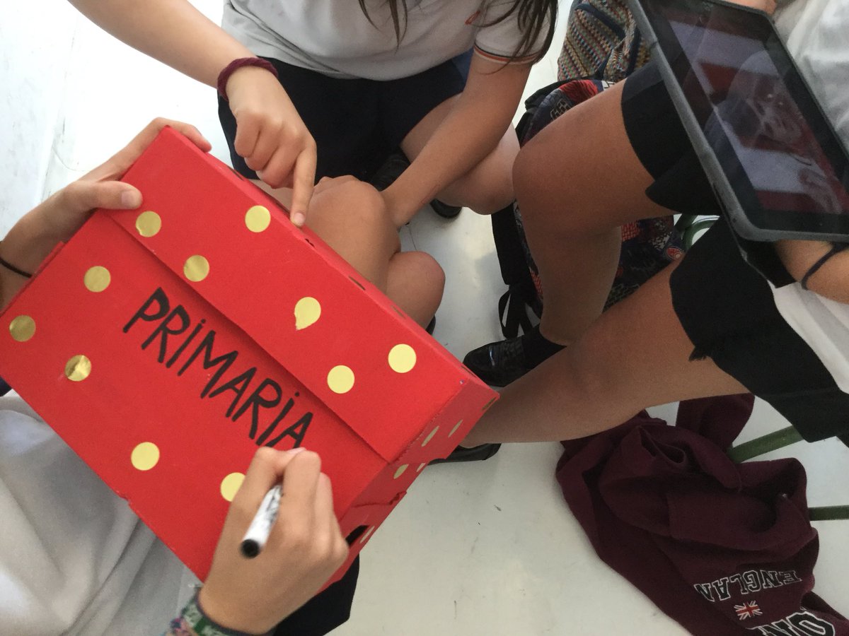 cber2003's tweet photo. Preparando las urnas por el día de las matemáticas 📘📐➕ https://t.co/H6hU5rUfbI