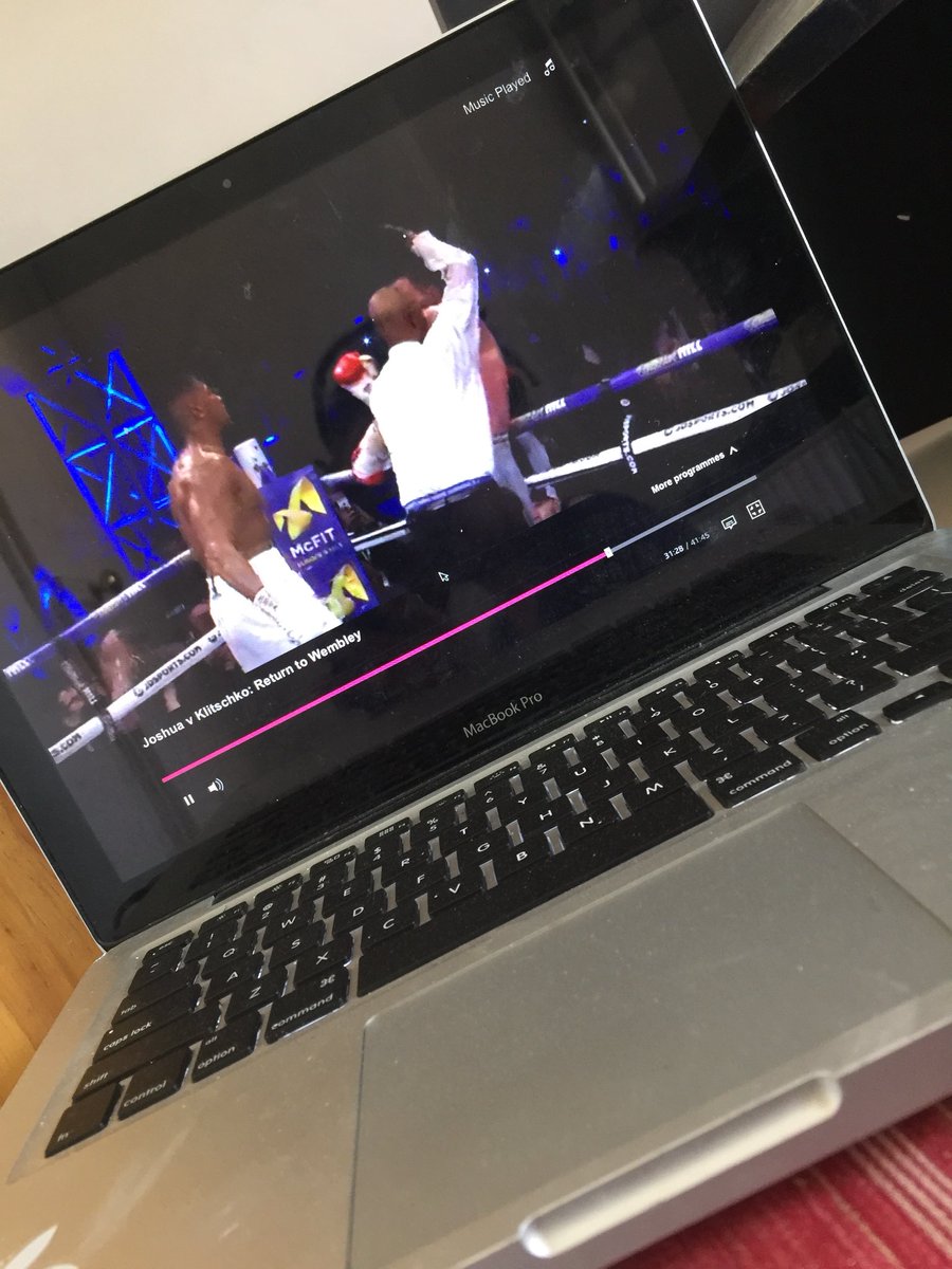 elishashield's tweet image. What better way than to decorate than catching up with @anthonyfjoshua 🖤