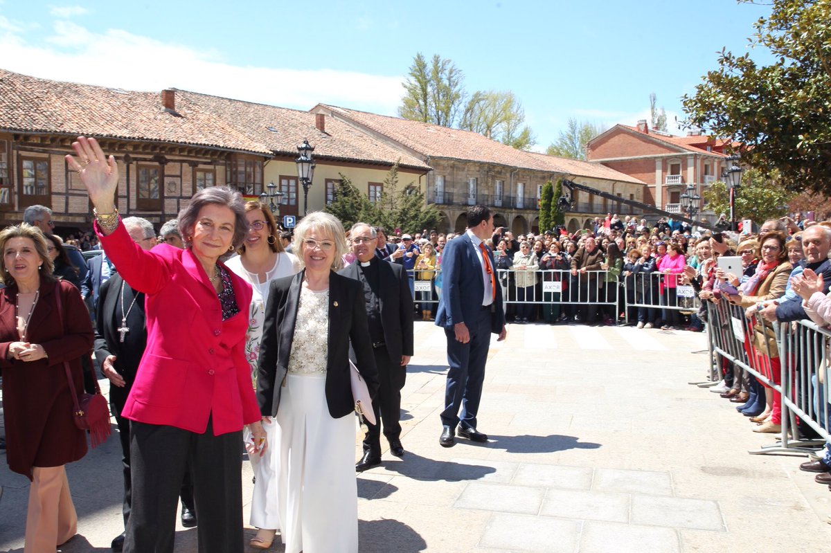 La Reina Doña Sofía presidió la inauguración de esta vigésimo tercera muestra de "Las Edades del Hombre" en Aguilar de Campóo casareal.es/ES/Actividades…